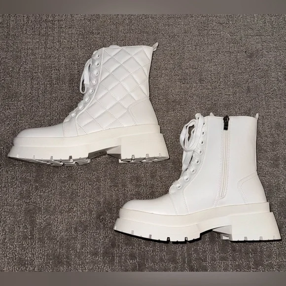 Fashion Nova White Oh You Heart Quilted Combat Boots - Size 7 - Picture 3 of 7